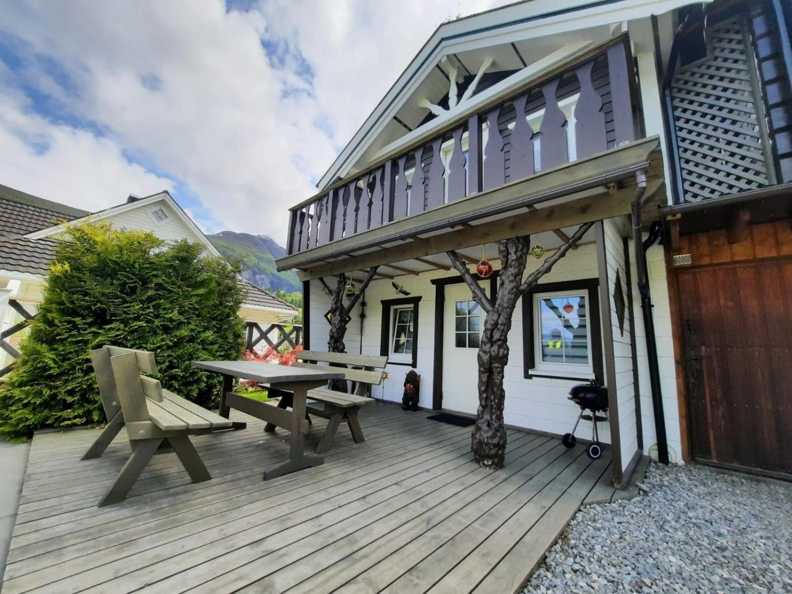 Fjordgaestehaus Innfjorden Esterno foto
